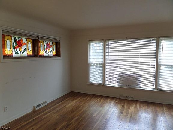 5th image of 27100 Lake Shore Blvd