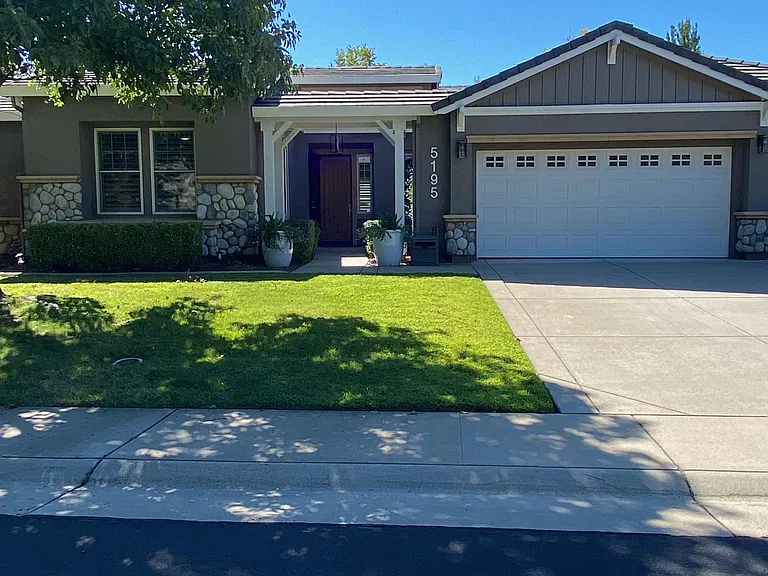 5195 Equestrian Ct — Photo 3