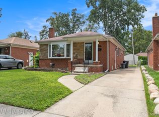 22091 Avon Rd, Oak Park, MI 48237