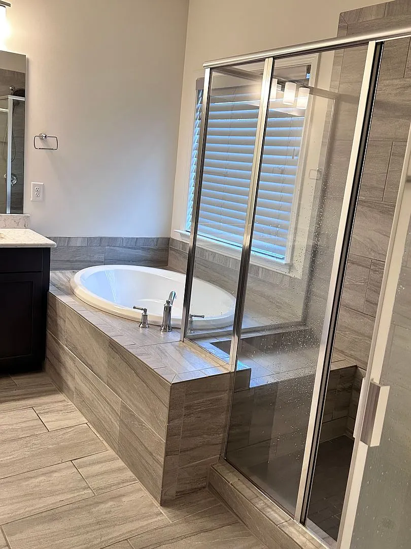 5 BR/4BA | Newly Renovated Single Family Home | 1-Car Garage Parking | Fenced backyard — Photo 3