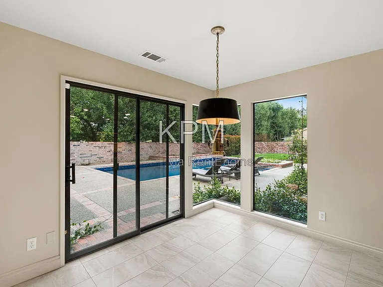 3342 Cove Cir — Photo 36