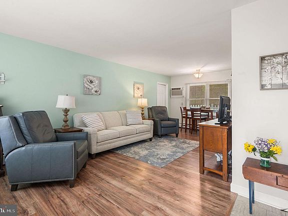 4th image of 1027 Rozel Ave