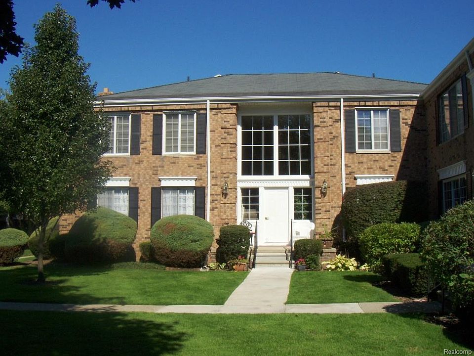 1st image of 599 E Fox Hills Dr #1