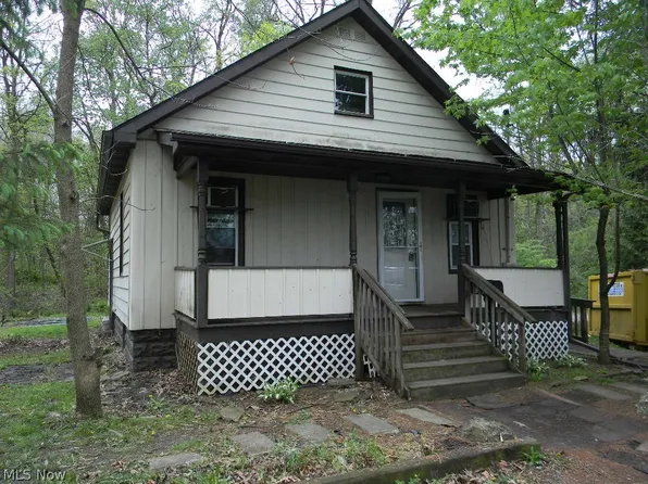 935 Forest St, Niles, OH 44446