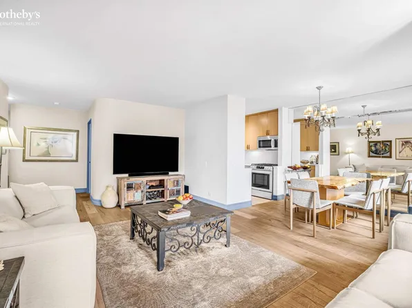 311 East 38th Street 5F image 2 of 13