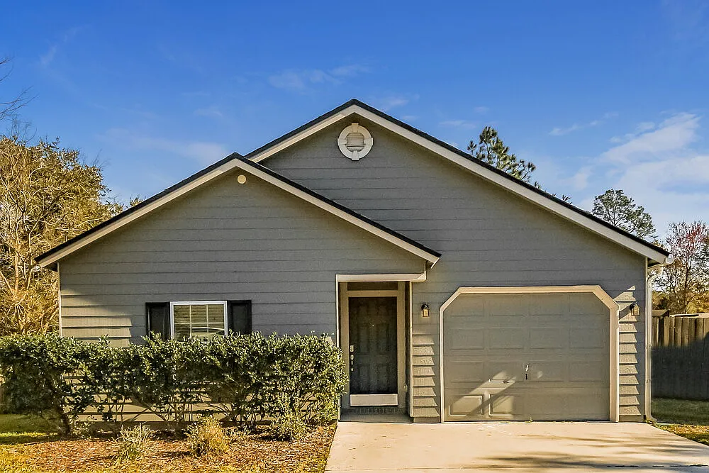 3 bed, 2.0 bath, 1260 sqft, $1,795 — Photo 1