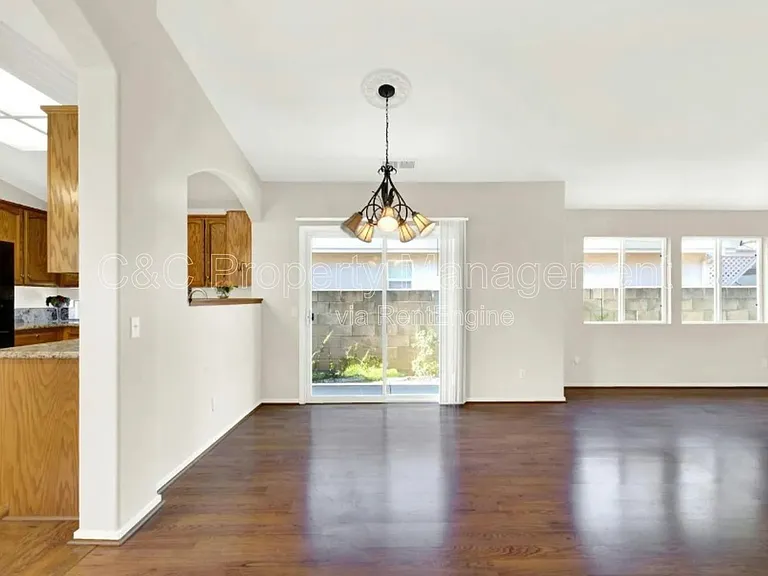 242 Bartlett Ln — Photo 7