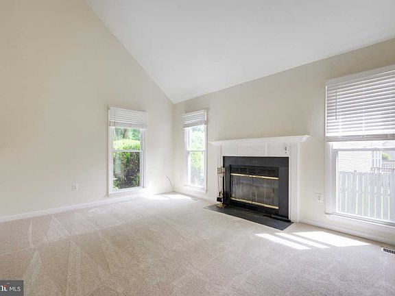 4th image of 4933 Tallowwood Dr