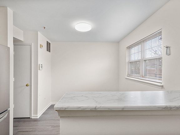 5th image of 706 W Cherry Blossom Way