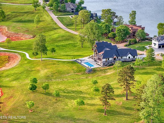4th image of 202 Crown Jewel Ln