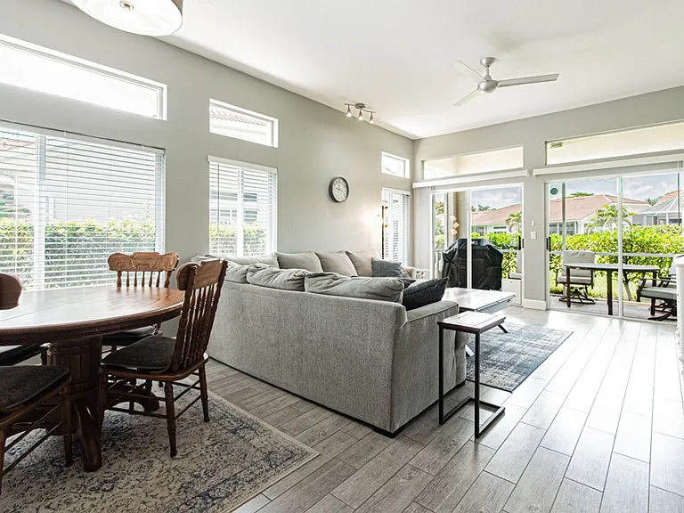 12855 Devonshire Lakes Cir — Photo 16