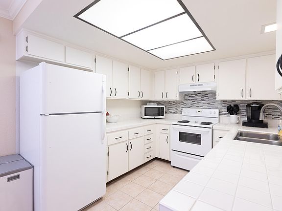 4th image of 5301 Waverly Dr #222