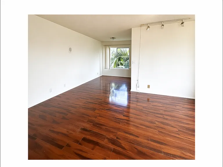 1745 Colby Ave #10 — Photo 1