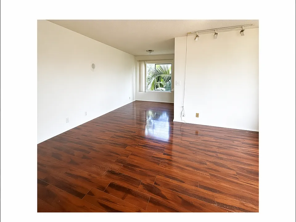 1745 Colby Ave #10