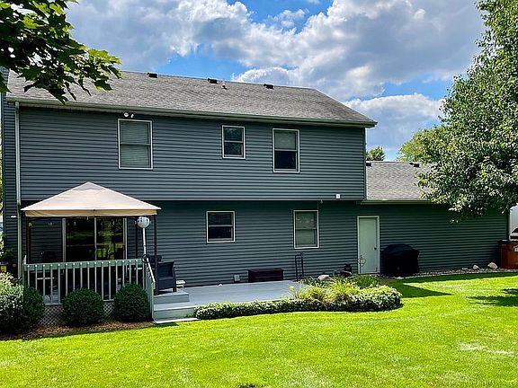 2nd image of 2561 Winesap Dr NE