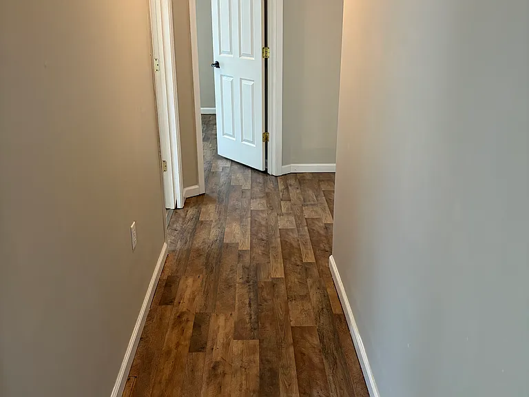 100 Laurel Ln — Photo 6