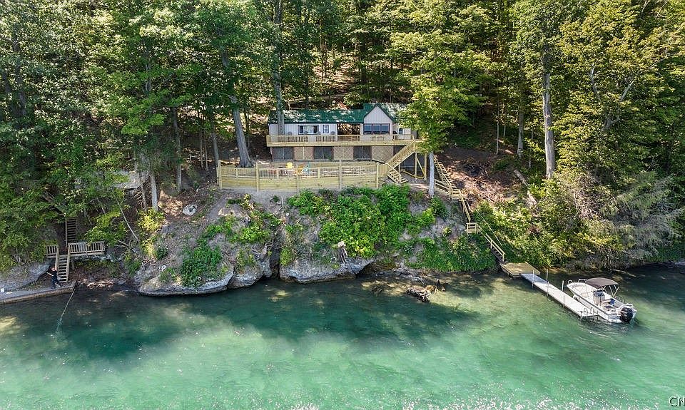 1st image of 126 Ridings Dr