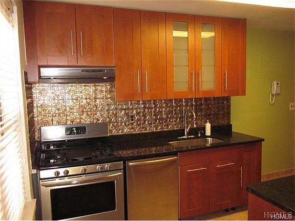 2nd image of 10 Franklin Ave APT 6F