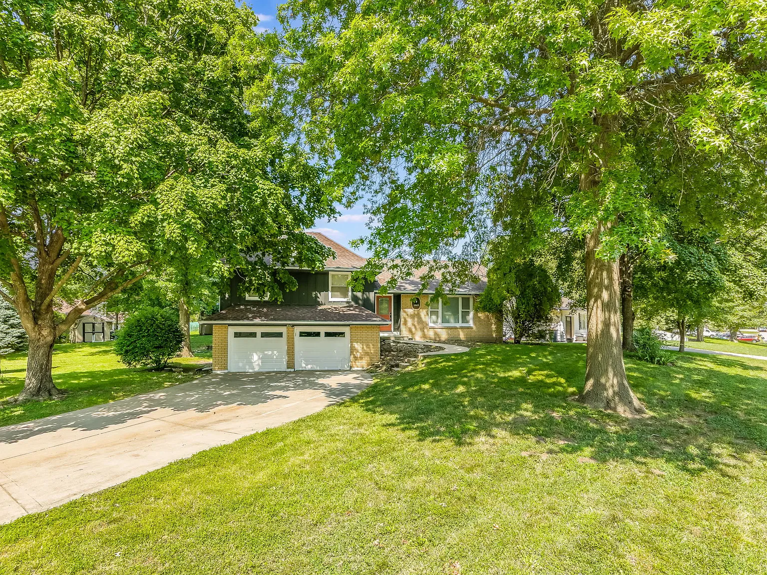4 bed, 1908 sqft, $2,600 — Photo 4