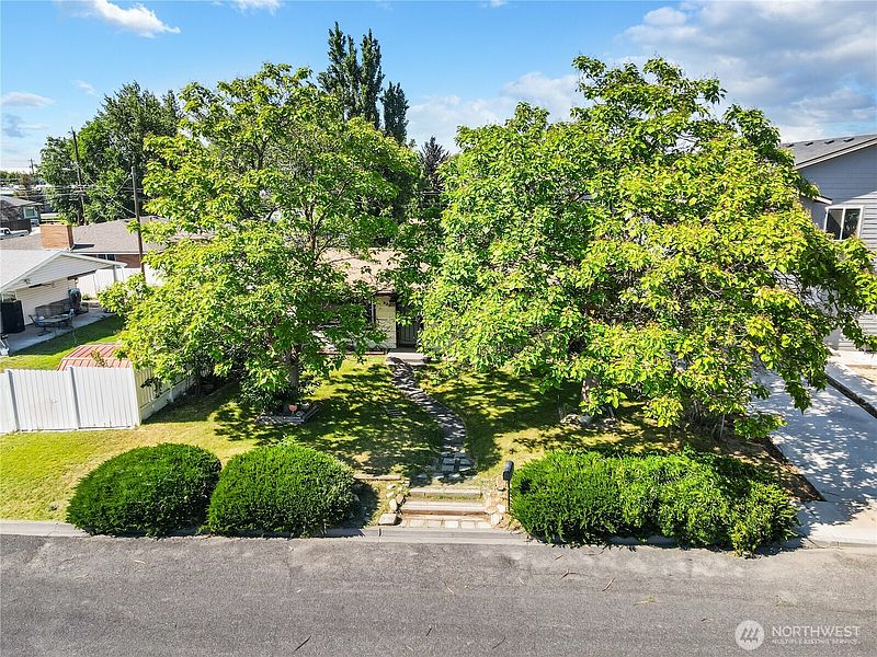 2nd image of 2284 W Rainier Road