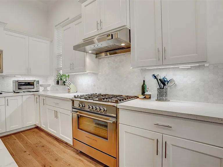 630 Delmar St — Photo 9