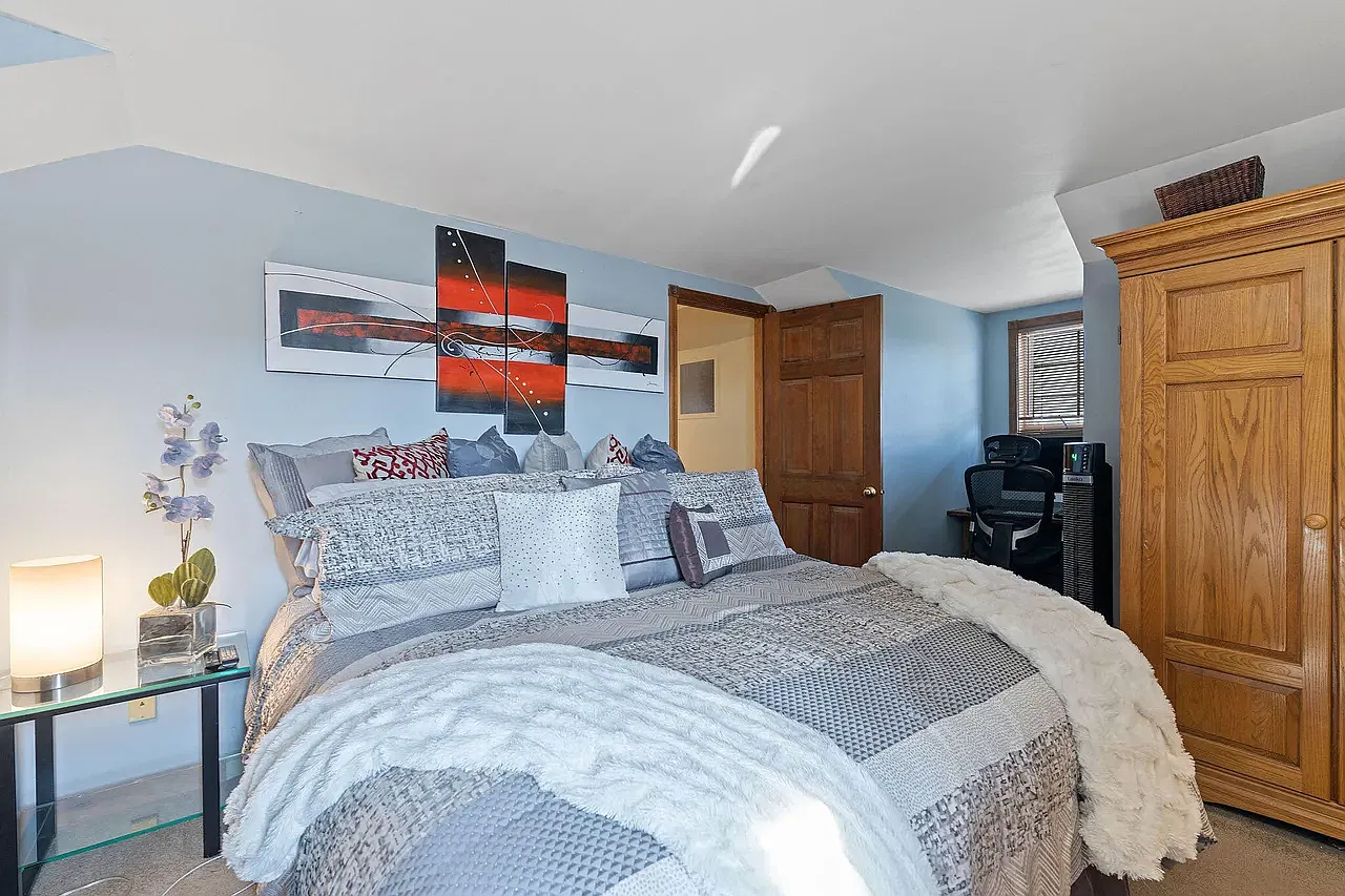 3 bed, 2060 sqft, $4,000 — Photo 2