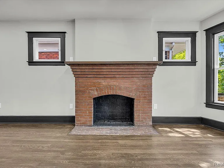 5240 Commonwealth St — Photo 5