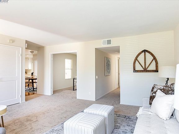 5th image of 4173 Peregrine Way