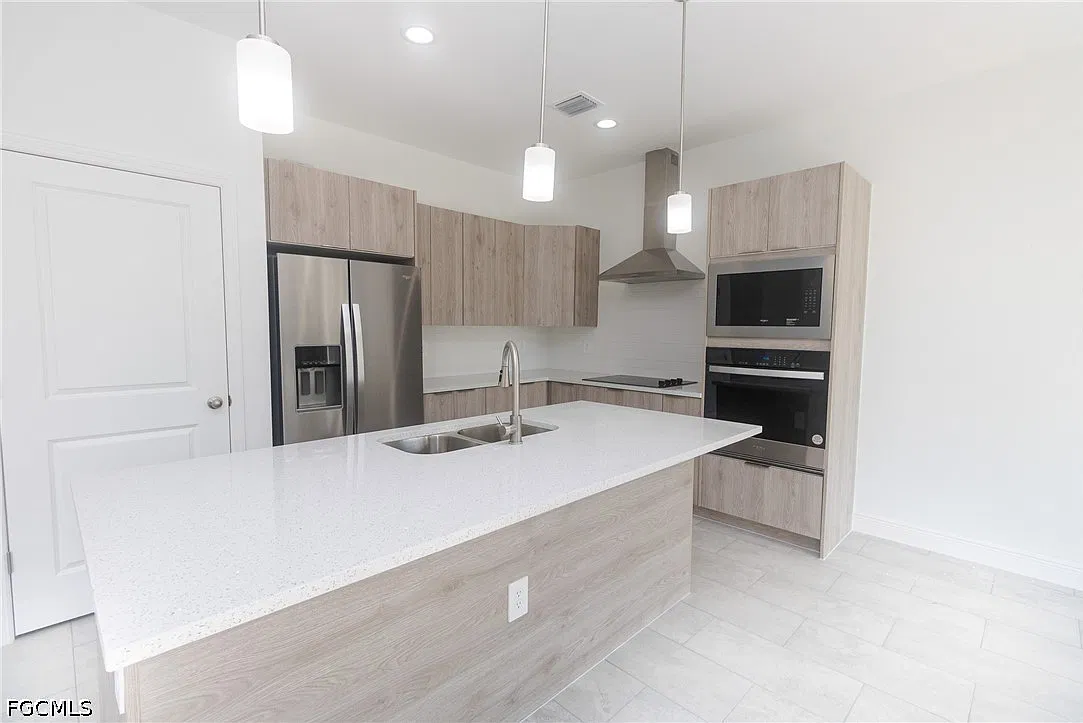 3 bed, 2.5 bath, 1503 sqft, $2,000 — Photo 3