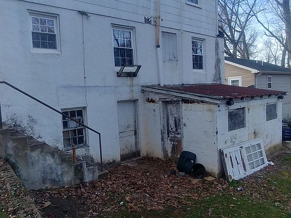 2nd image of 813 Keel St