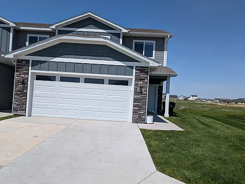 203 NW Greenway Pl Photo 1