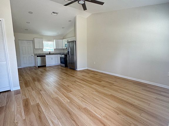 2nd image of 906 Locke St