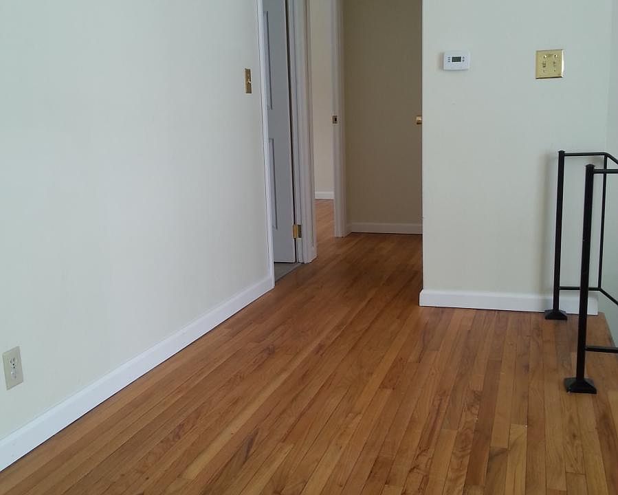 Living Rm to 2nd Flr Bedrooms