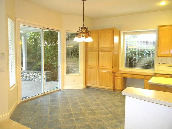 4th image of 165 Costello Ct