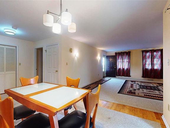 5th image of 208 Briarwood Dr #A