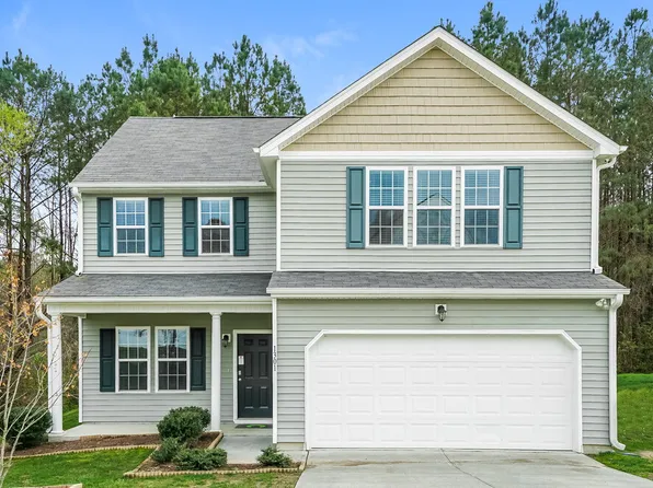 1301 Braemar Highland Dr, Zebulon, NC 27597