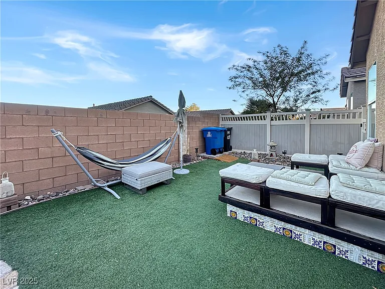 1004 Crescent Falls St — Photo 24