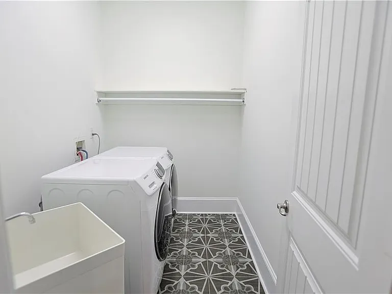 1296 Lenox Park Blvd — Photo 42