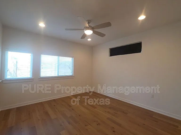 6800 Menchaca Rd #4 — Photo 8