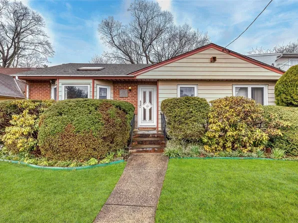 29 Jessica Place, Roslyn Heights, NY 11577