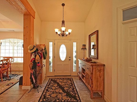 5th image of 8174 Oakcrest Dr