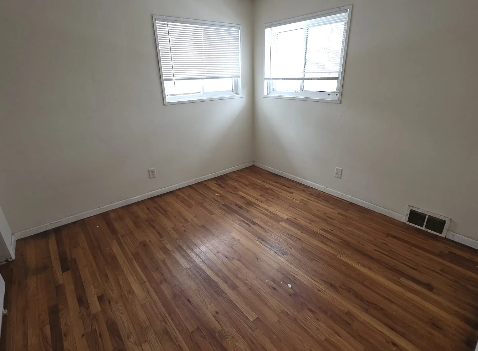2 bed, 750 sqft, $1,200 — Photo 2