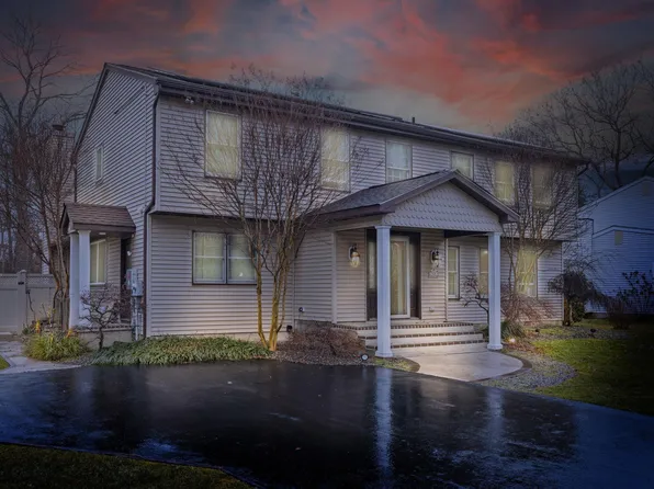 428 S Camelback Dr, Galloway, NJ 08205