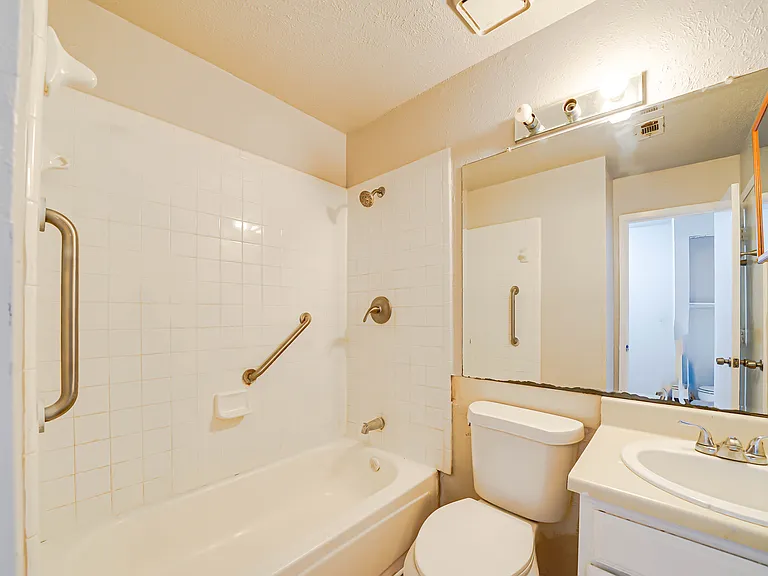 633 Carriagehouse Ln #I3 — Photo 14