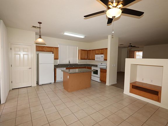 KITCHEN/FAMILY ROOM