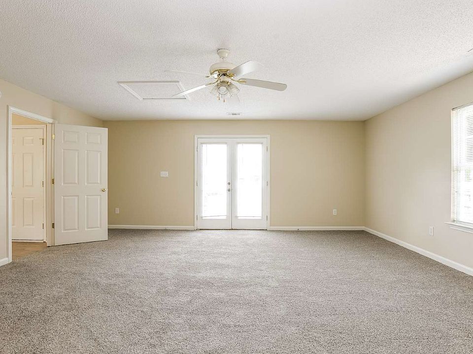 2nd image of 114 Saint Ann Cir