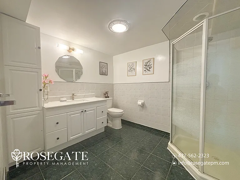 594 Queen Victoria Dr #2 — Photo 10
