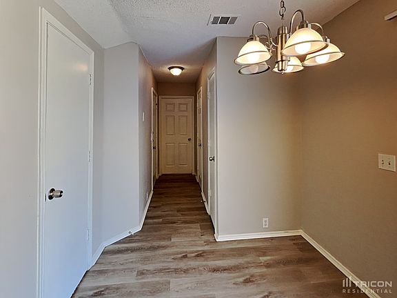3rd image of 1509 Columbia Dr
