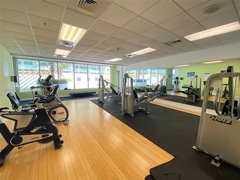 1750 N Bayshore Dr #15F — Photo 11