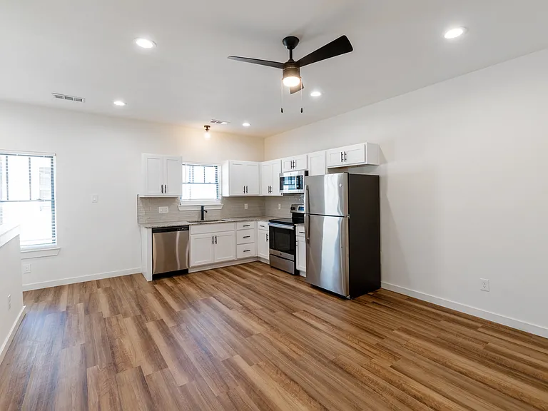 1139 Kings Hwy #102 — Photo 8